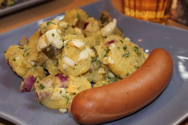 Bock-Wurst mit Kartoffel-Salat
