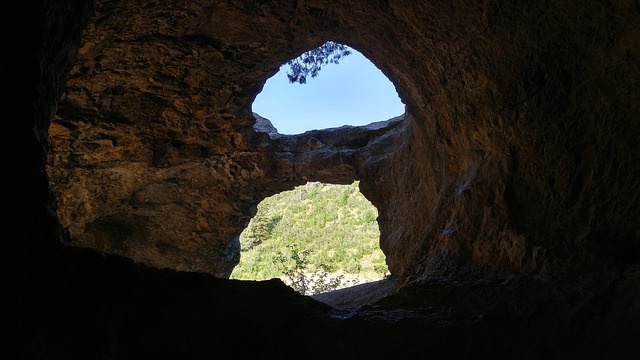 Eine Höhle