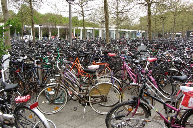 Ein Fahrrad-Parkplatz