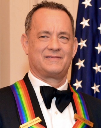 Tom Hanks trägt einen Orden