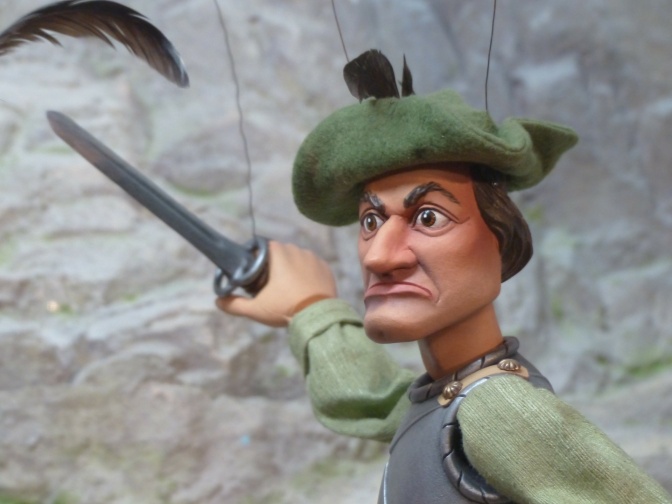 Eine Marionette mit Säbel und einem Federhut