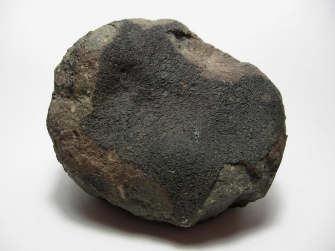 ein dunkelgrauer Stein
