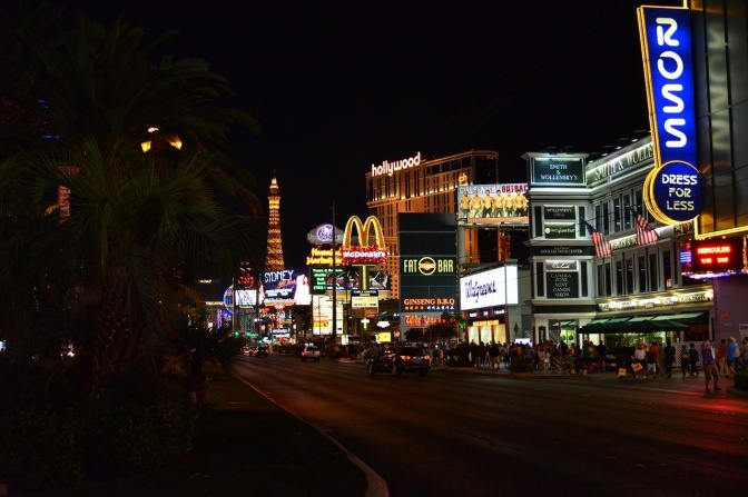Leuchtreklame nachts in Las Vegas