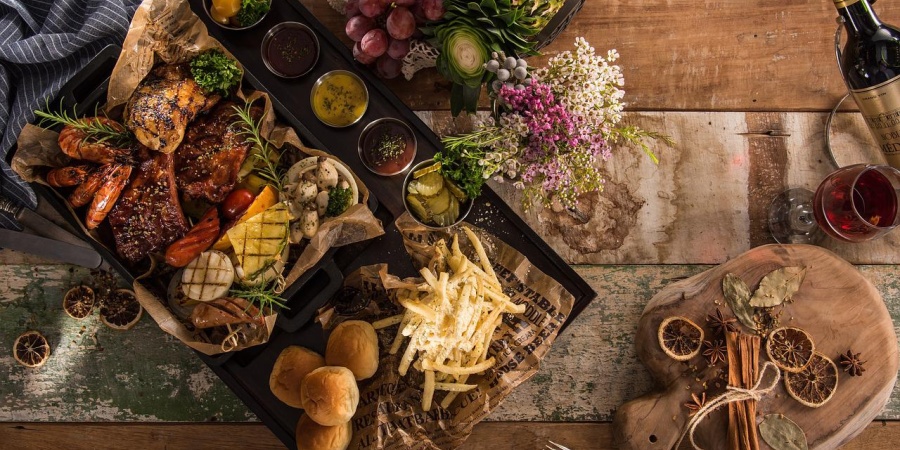 Was bedeutet 'Die Satten verstehen den Hungrigen nicht'?