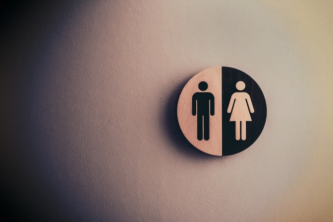 Ein Toilettenschild mit einem männlichen und einem weiblichen Icon