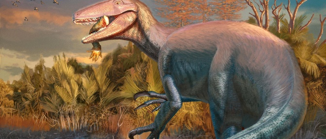 Ein großer, aufrecht stehender Dinosaurier in verschiedenen Brauntönen. Er hat einen Arm zwischen den Zähnen.