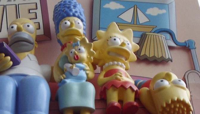 Statuen der Familie Simpson aus Plastik