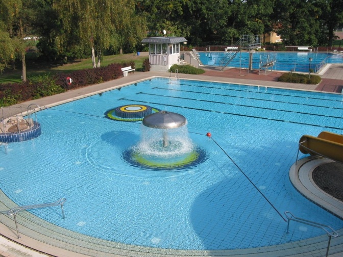 Ein leeres Freibad
